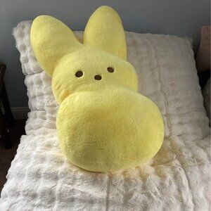 Giant yellow peep